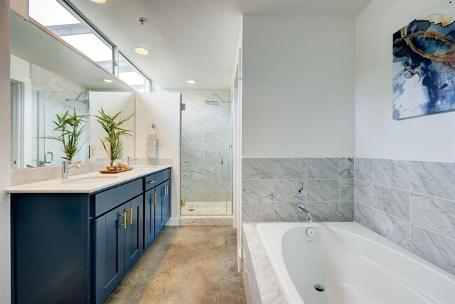 Building Photo - 2205 N Lamar Blvd