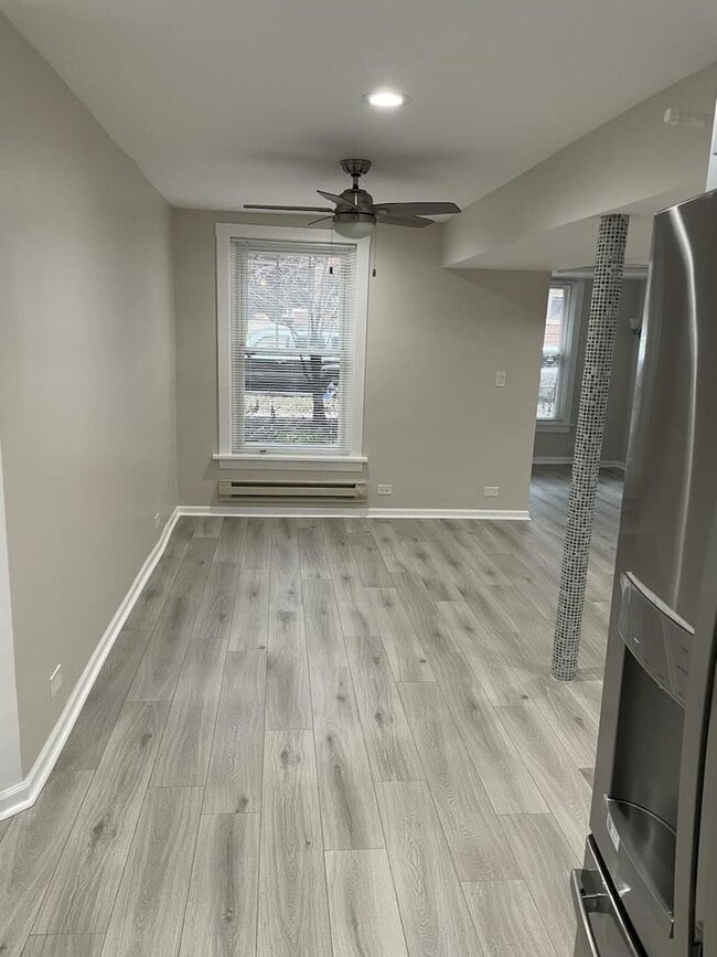 Building Photo - 1303 W Cornelia Ave