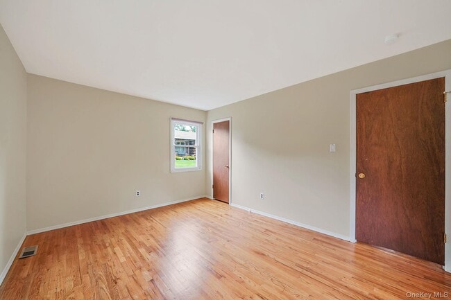 Building Photo - 386A Glen Cove Ave