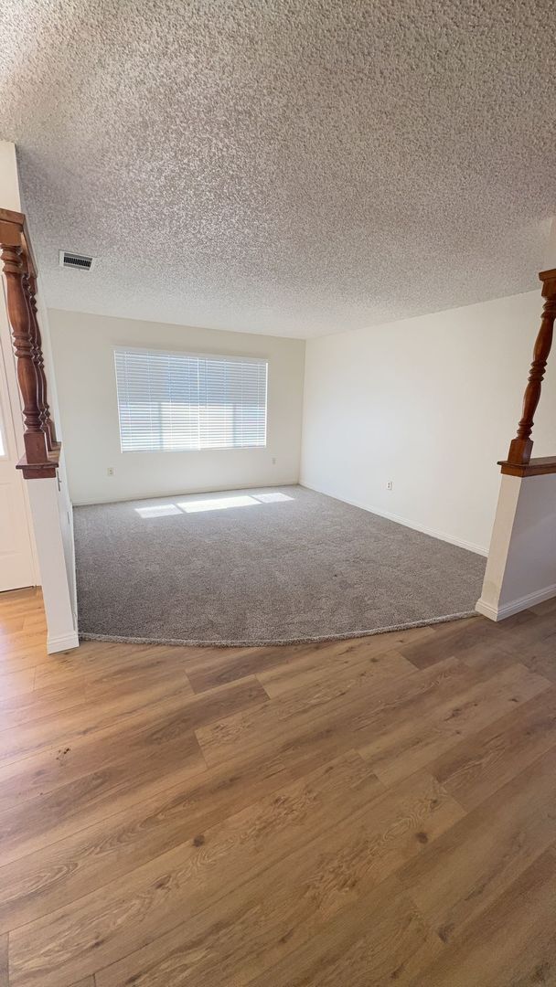 Building Photo - 3 BEDROOM VICTORVILLE HOME