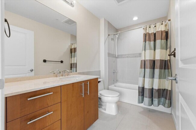 Building Photo - 1945 S Ocean Dr