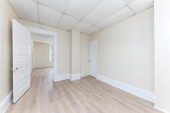 Building Photo - 405 Starkweather St