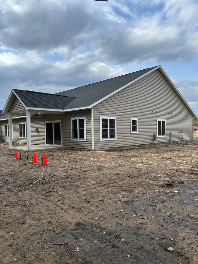 Building Photo - 1112 Reserve St N