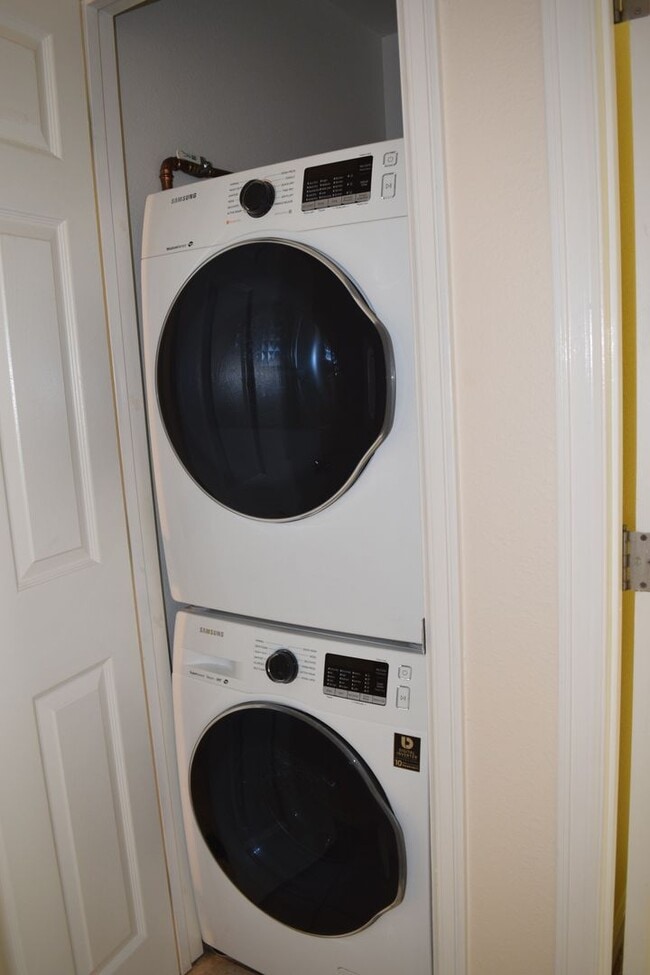 Building Photo - Maui Gardens ground floor unfurnished 2 bedroom 1.5 bath with pool and tennis court