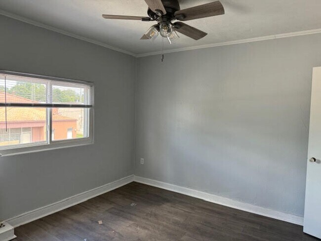 Building Photo - 102 N Main Ave