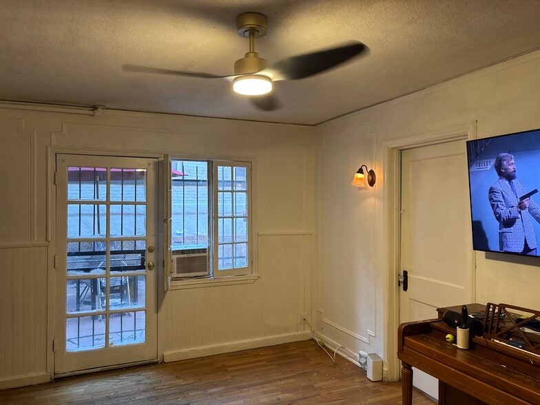 Building Photo - 1365 N Corona St