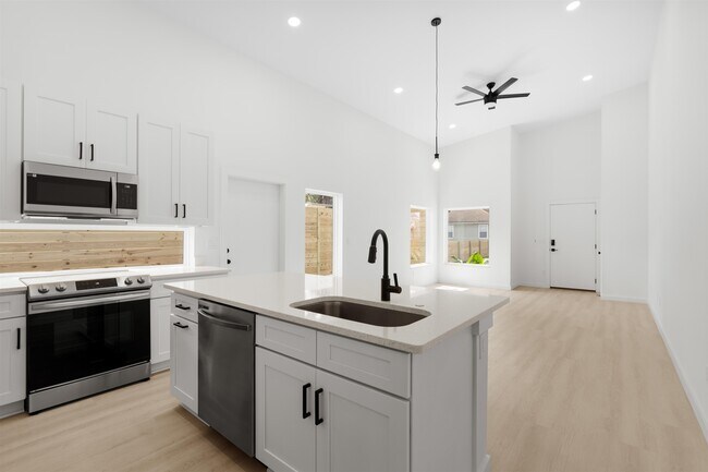 Building Photo - 29 Masters Dr