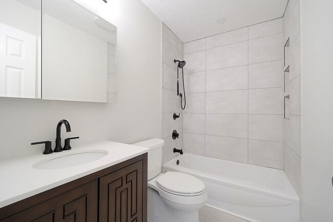 Building Photo - Beautifully 4-Bedroom Home in the Heart of Brownsburg!