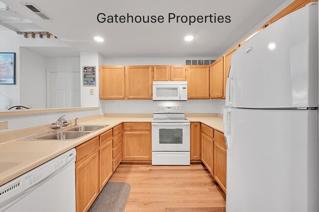Building Photo - 864 S Reed Ct