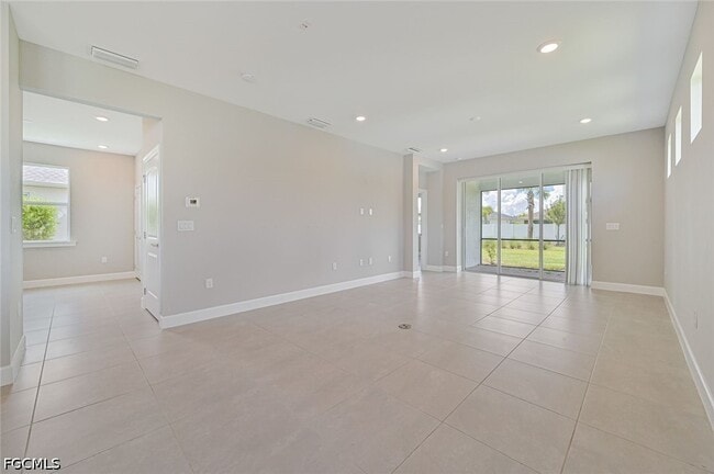Building Photo - 42218 Edgewater Dr