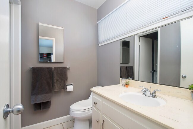 Building Photo - AVAILABLE NOW! LOVELY LA JOLLA 3BD/2.5BA H...