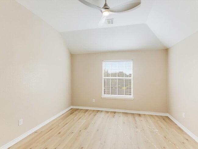 Building Photo - 1622 Stratford Dr