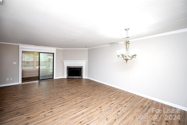 Building Photo - 8225 Pineville-Matthews Rd