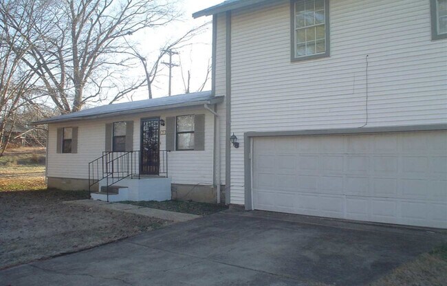 Primary Photo - 3131 Peggy Rd
