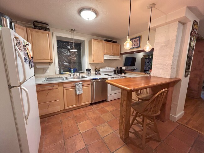 Building Photo - 616 Columbus Ave