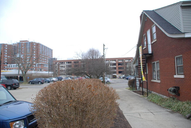 Building Photo - 6 BR house on UK campus - FALL 2026-2027