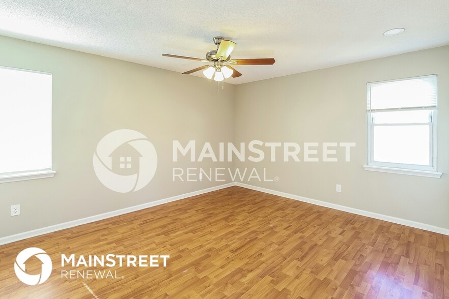 Building Photo - 821 E Northview St