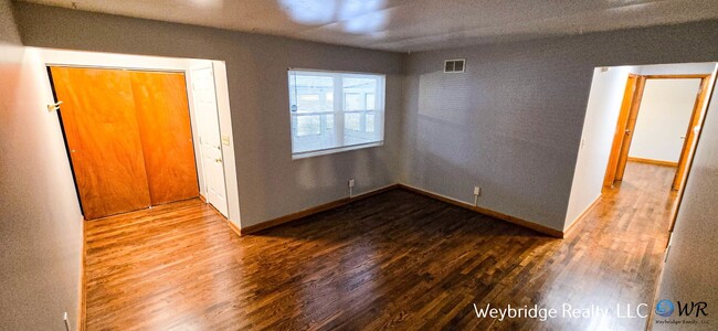 Building Photo - Welcome to this conveniently located 3 bed...