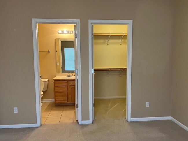 Building Photo - 724 Olde English Cir