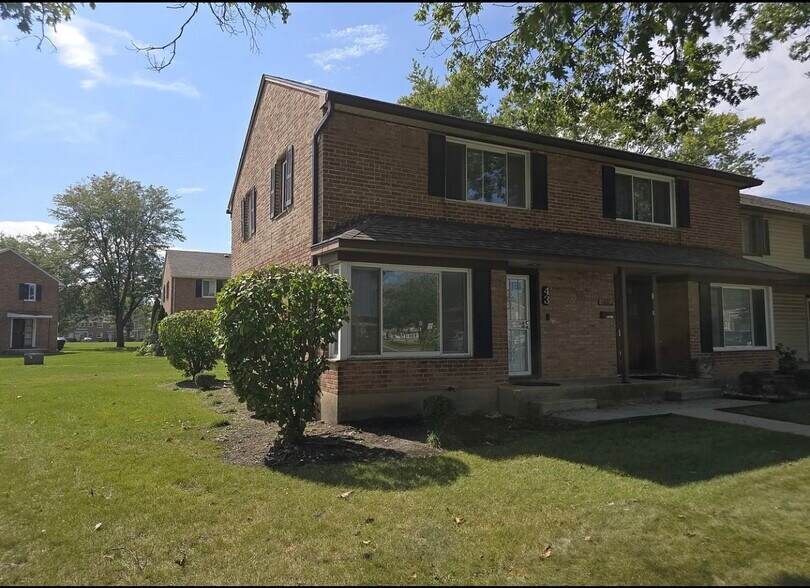 Front of townhouse - 43 Indianwood Blvd