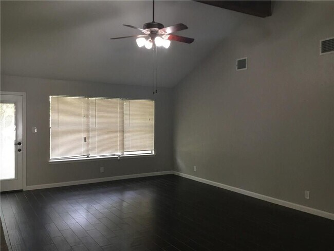 Building Photo - 307 Ridgewood Dr