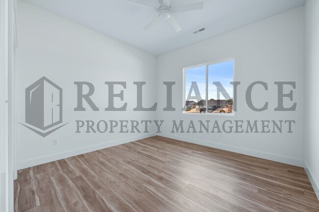 Building Photo - 613 Elmwood St