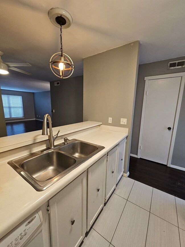 Building Photo - (2) Bed/(2) Bath with View of OU Golf Course in Cardinal Creek AVAIL NOW!