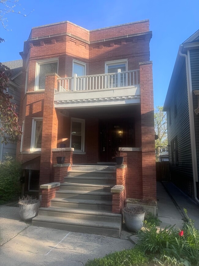 Primary Photo - 1519 W Granville Ave
