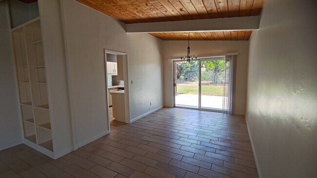 Building Photo - Large 6 Bedroom House Near SDSU! Large Bac...