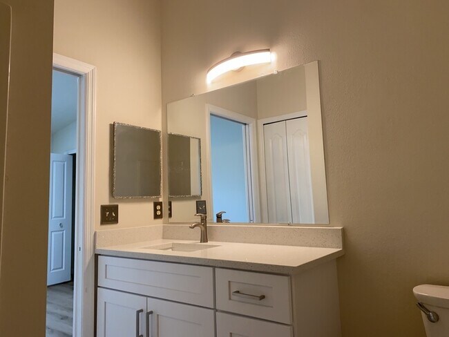 Building Photo - 303 Wilton Cir