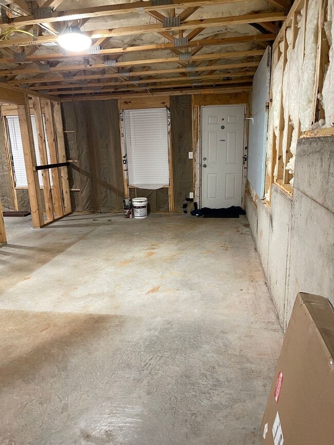 Building Photo - Beautiful Home