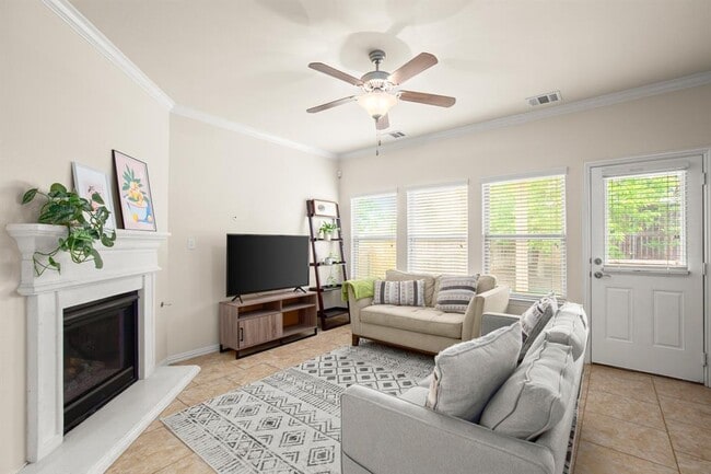 Building Photo - 10012 Epic Knoll Dr
