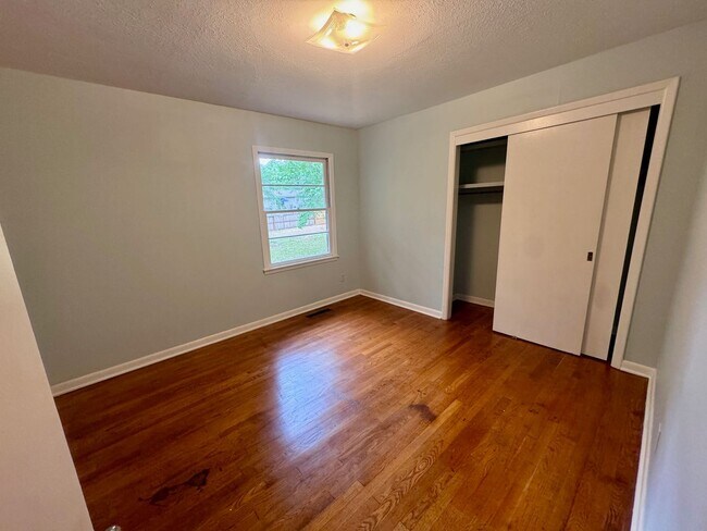 Building Photo - Charming 3 BR/2BA Home in Eastover District