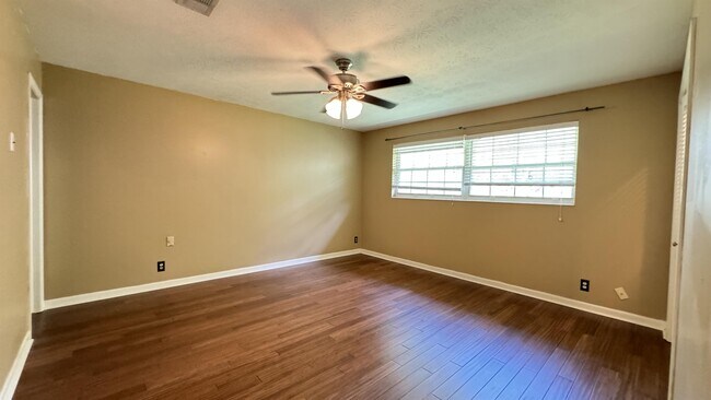 Building Photo - 5051 Thorden Rd