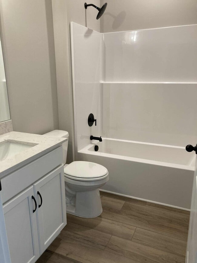 Building Photo - 434 Ronnie Drive SE