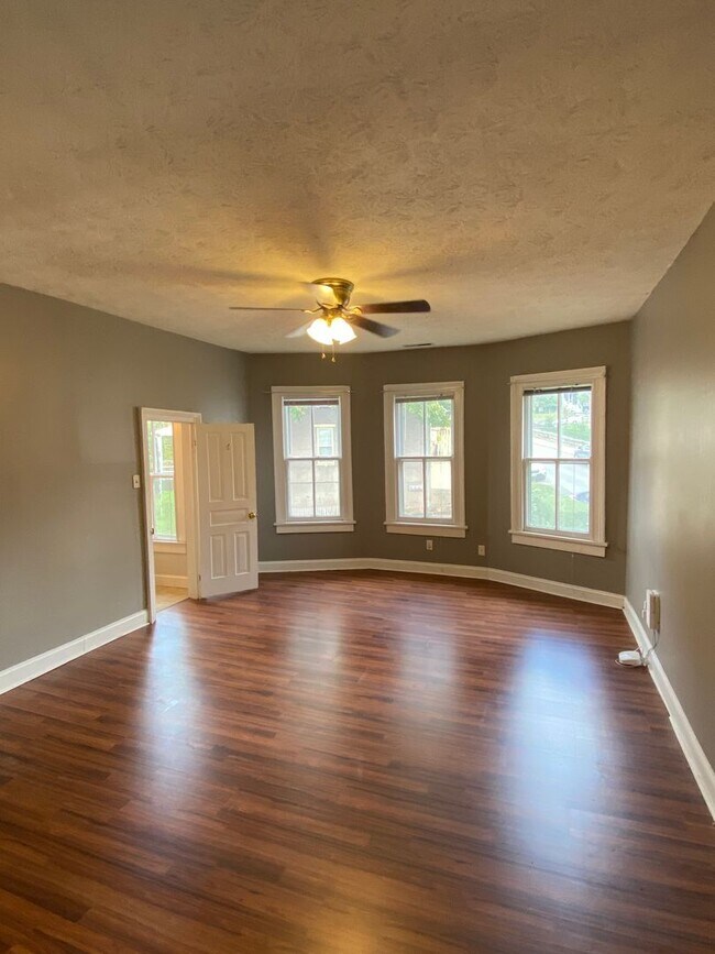 Building Photo - 401 N Augusta St