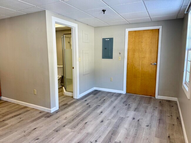 Building Photo - 4 Commerce St