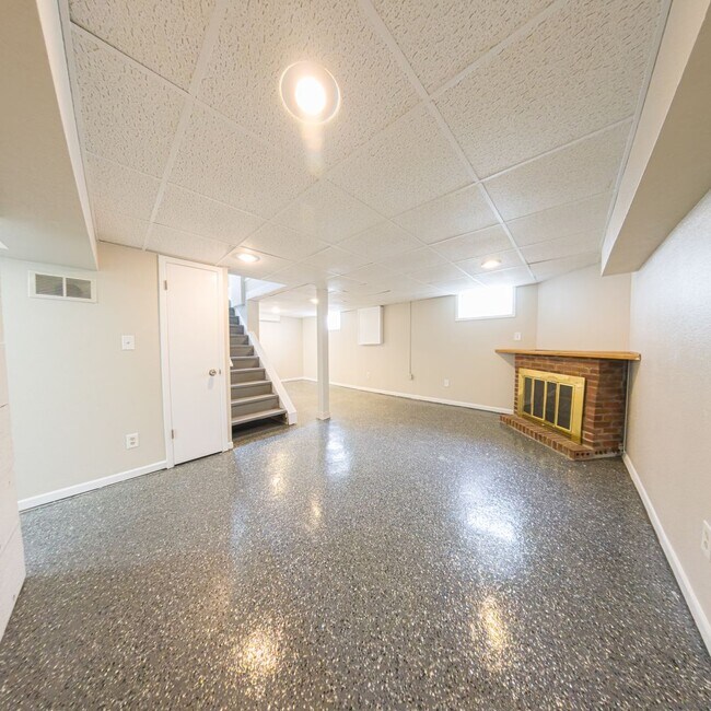 Building Photo - Updated 2-Bedroom, 1-Bath with Large Backyard