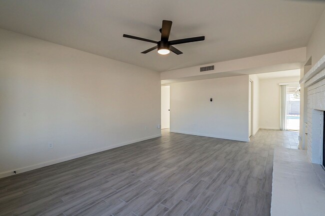 Building Photo - Charming Tempe home with a pool!