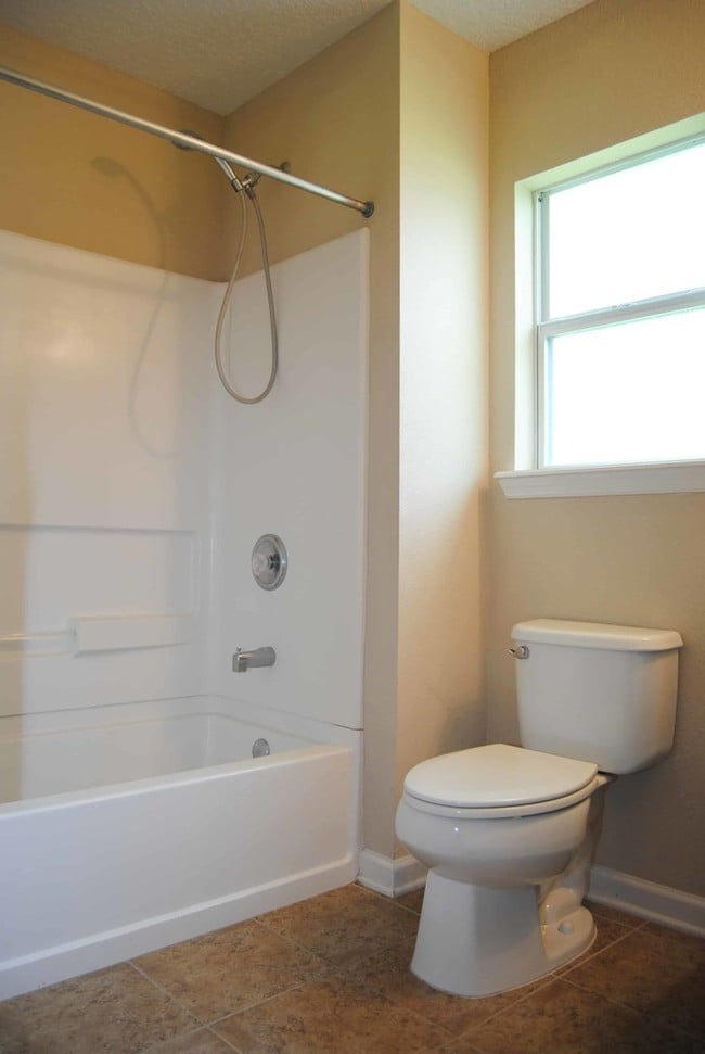 Building Photo - On the Pond in Timber Creek!