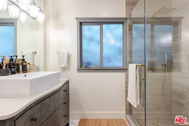 Building Photo - 12208 Laurel Terrace Dr