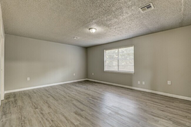 Building Photo - 3 bed 2 bath home in MWC