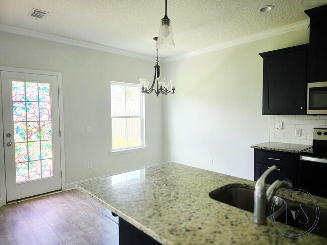 Building Photo - FALL MOVE-IN SPECIAL: $1000 OFF 1st MONTH'...