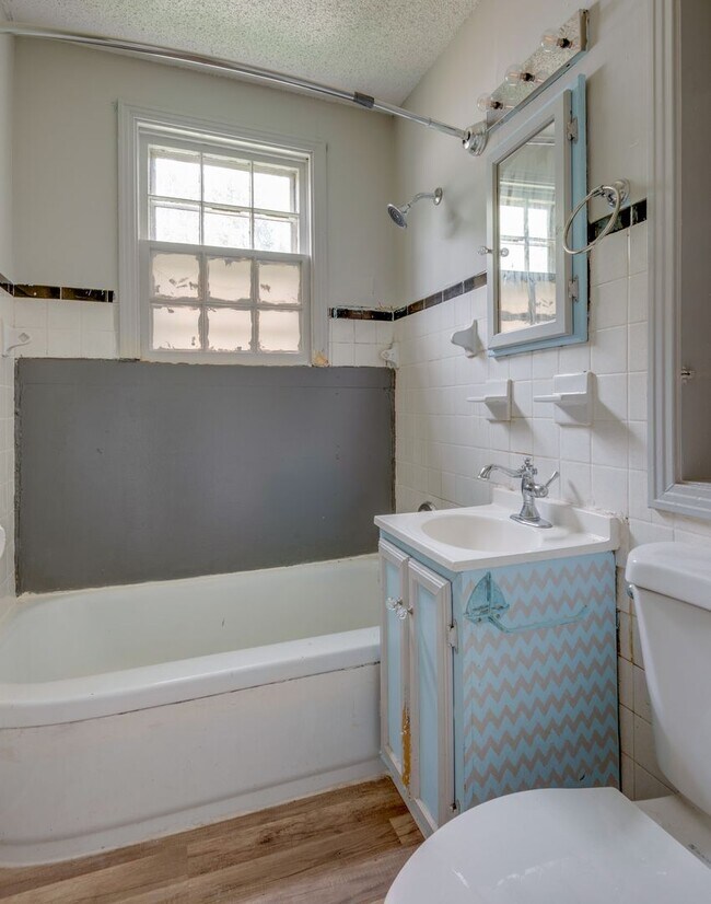 Building Photo - Charming 4BR/2BA Home in South Nashville –...
