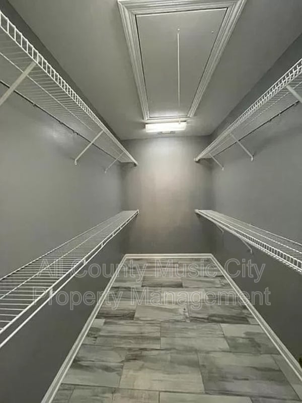 Building Photo - 425 Chamberlain Park Ln