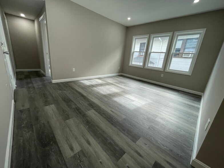 Building Photo - 16 Long Ave