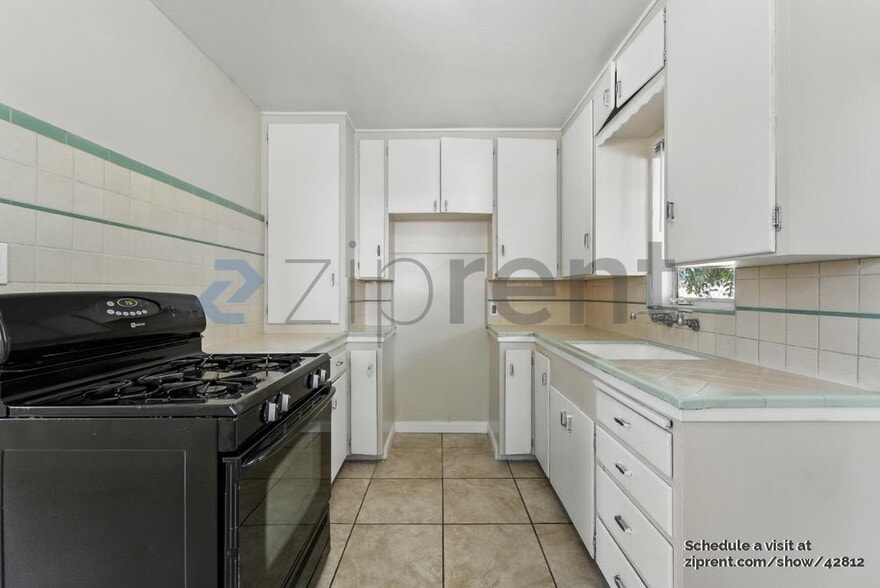 Building Photo - 151 W 18th St