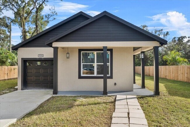 Building Photo - 724 W Crescent Dr