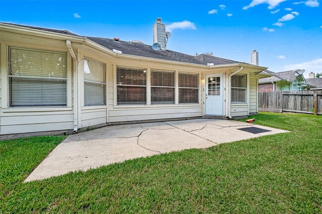 Building Photo - 815 Fairpark Ln