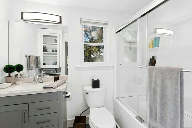 Building Photo - 2 Cross Hwy